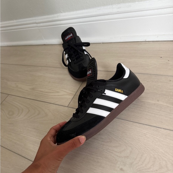 BRAND NEW ADIDAS SAMBAS - Picture 4 of 8